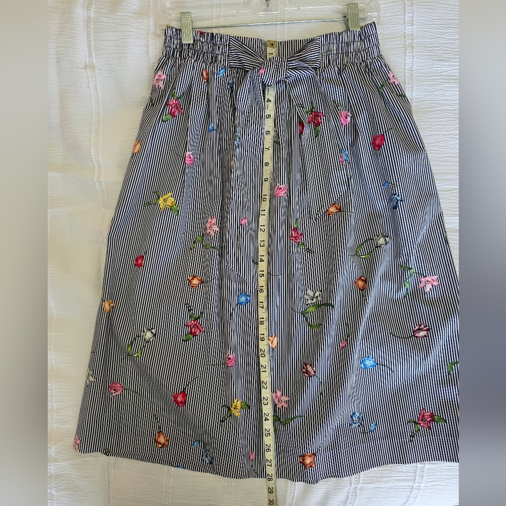 H&M Navy & White Pinstripe A-Line Skirt with Multicolor Floral print - Picture 4 of 8